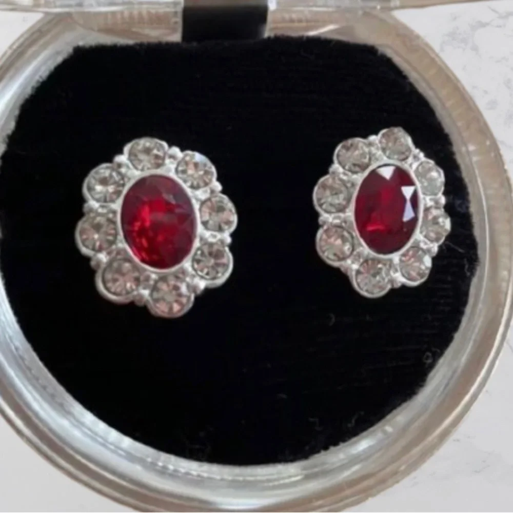 ♦️ AVON NIB STUNNING ROYAL RED NECKLACE AND EARRING SET Ensemble  Old Stock